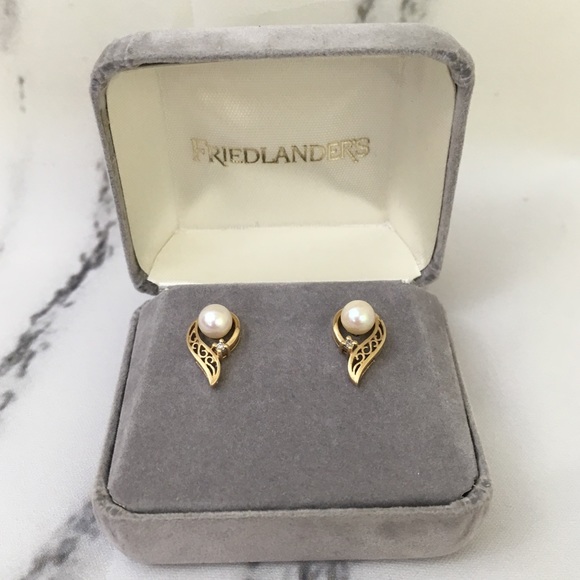 NOT FOR SALE VTG 90s 14K Gold Pearl & Diamond Earrings. - Picture 2 of 6